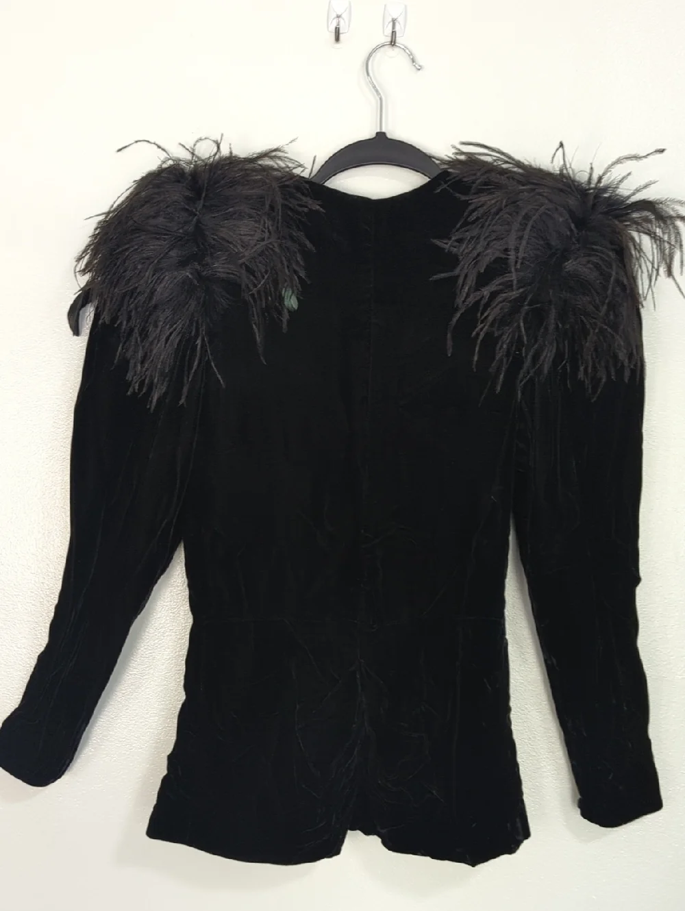 Vintage b.b. collections Dramatic Black Velvet & Ostrich Feather Jacket Size 6 - Picture 7 of 10